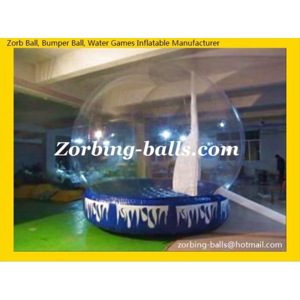 23 Xmas Inflatable Showing Globe